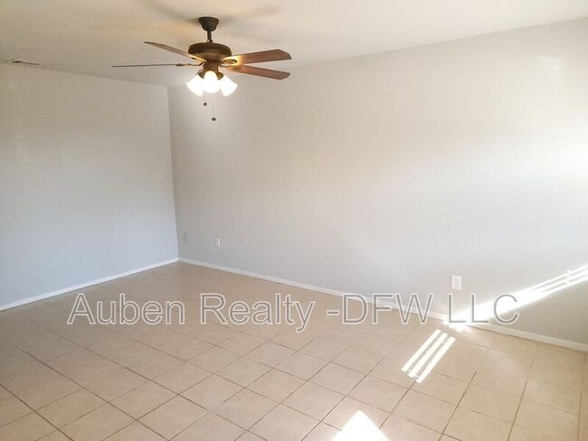 Photo - 1106 Suburban Dr