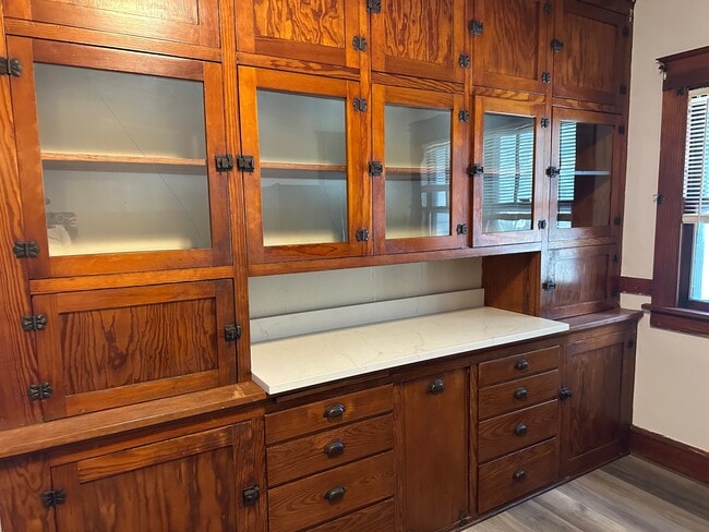 Kitchen Built-Ins - 511 Niagara Ave Unit 511