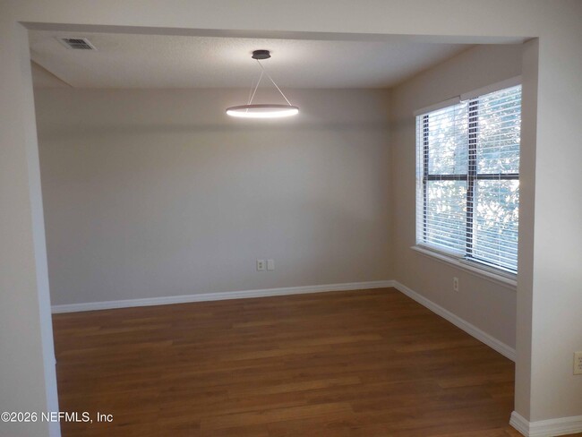 Photo - 2093 St Martins Dr E