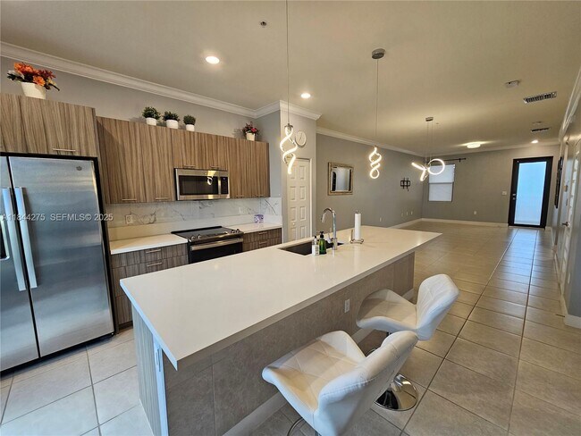 Building Photo - 7905 NW 104th Ave Unit 23