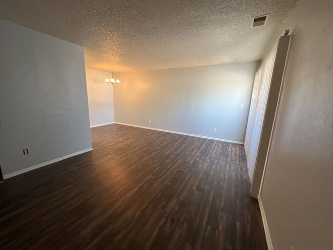Photo - 2 Bedroom 1 Bathroom Apartment in Aurora  **Move-In Special** Unidad 354