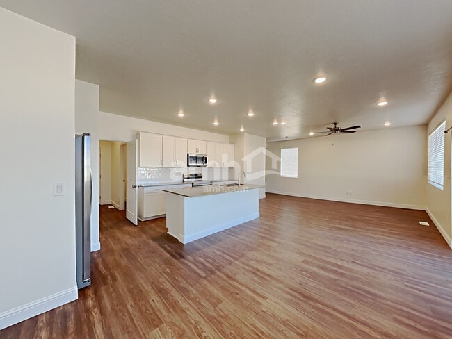 Photo - 1379 White St