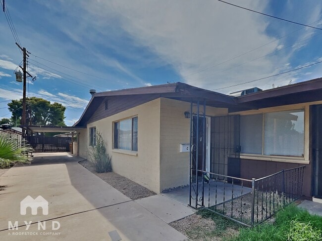 Building Photo - 903 E 5th St Rental