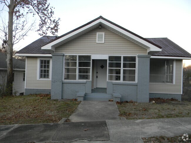 Building Photo - 1402 21st St N Rental