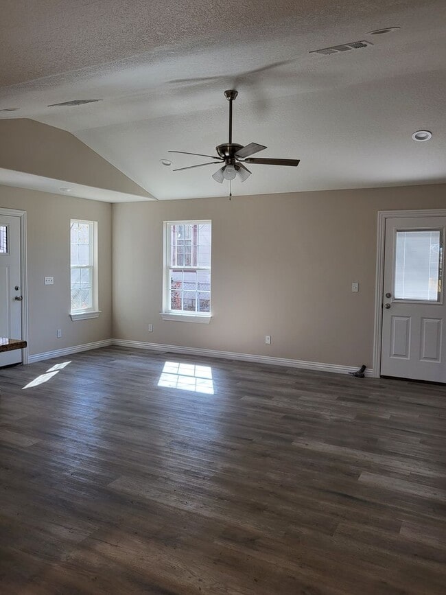 Photo - 3 bedroom, 2 bath house in Webb City!