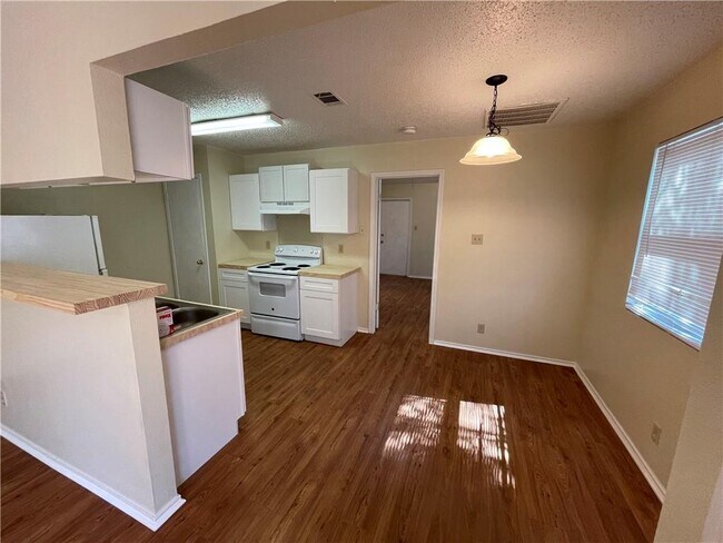 Photo - 10003 Parliament House Rd