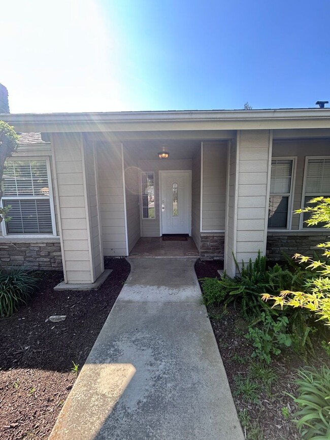 Photo - Now Available! 3 Bedroom Home in North West Visalia!