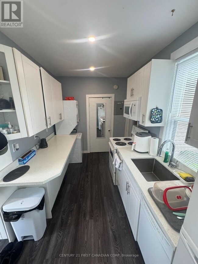 Photo - 28 Oxford St W Unit B