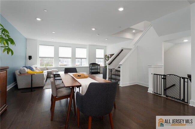 Photo - 1907 Swales Ct