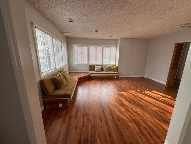 Photo - 5208 Wilkinson Ave Unidad 4