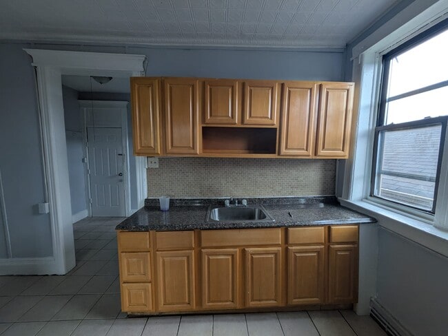 Building Photo - 8 Grant Ave Unit 3L
