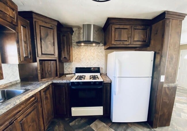 Photo - 1522 E 9th St