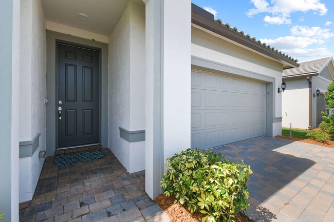 Photo - 758 SE Courances Dr