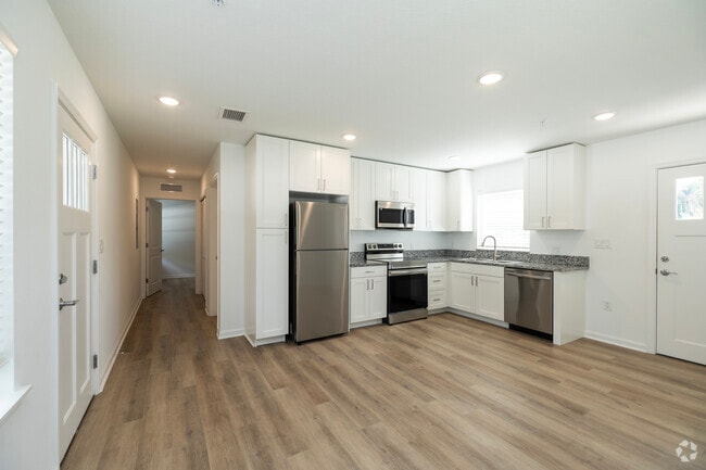 Clementine - 1BR, 1BA - 684SF - Valencia at the Park