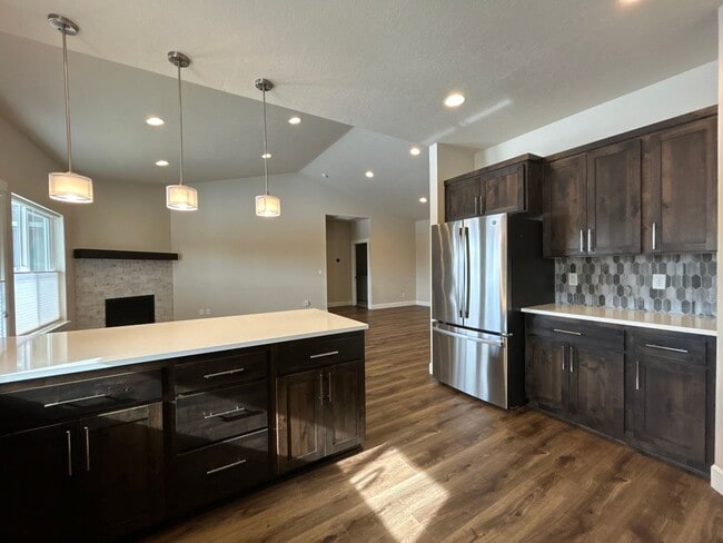 Photo - 3 Bedroom / 2.5 Bathroom Single Level Home...