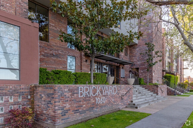 1060 S Entrada de la tercera calle - Brickyard Place