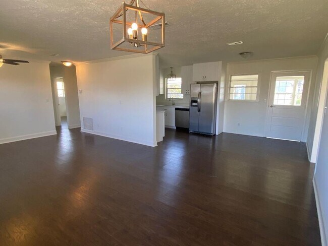 Photo - 2338 E 17th St