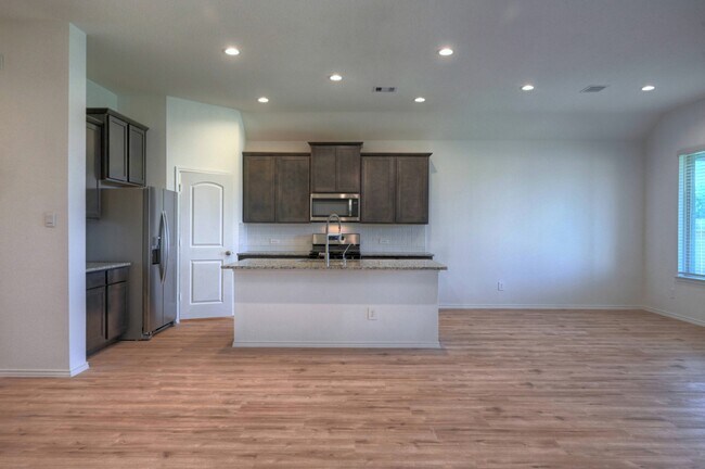 Photo - 31603 Zoe Pt