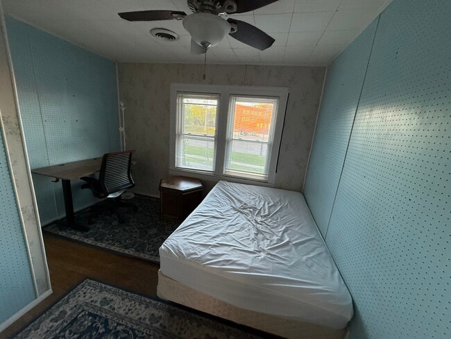 Photo - 701 DuPont St