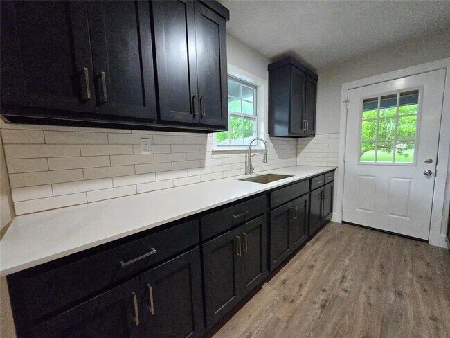 Photo - 411 W 4th St