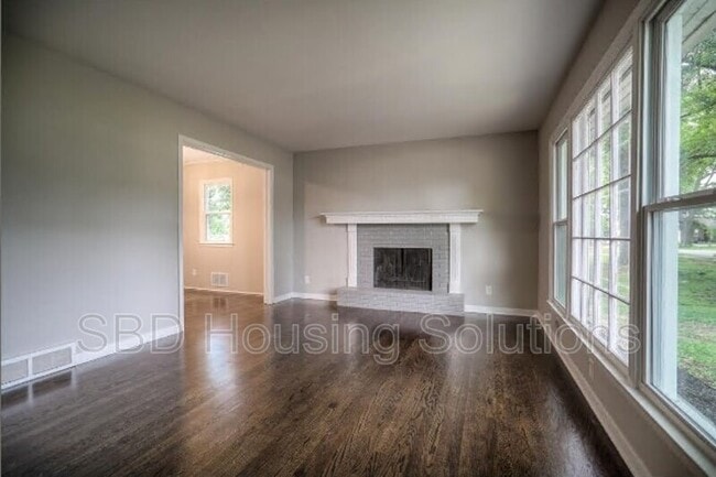 Photo - 610 E 110th Terrace