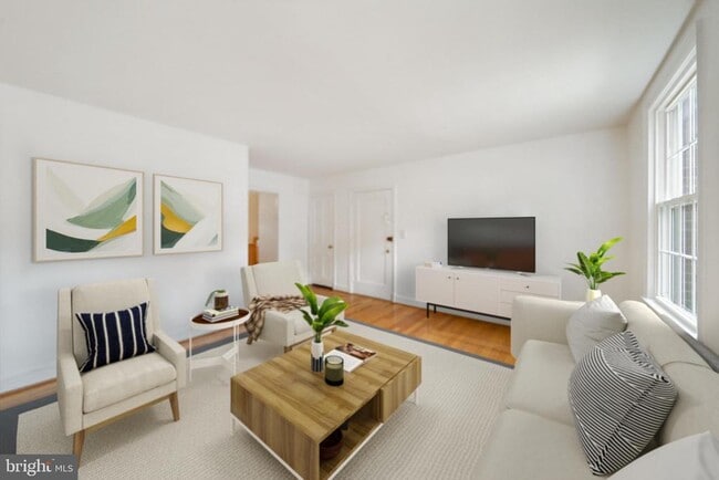 Building Photo - 2714 Ordway St NW Unit 1