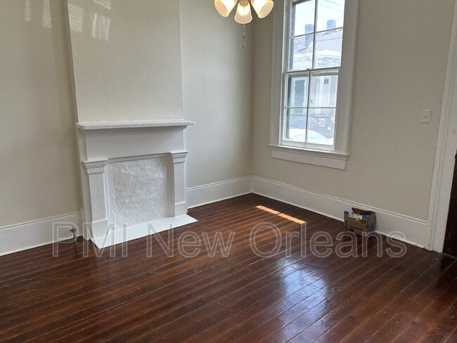 Photo - 2427 Rousseau St