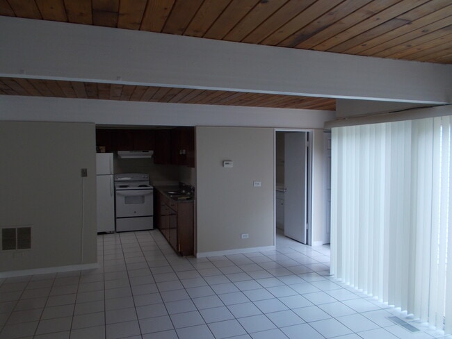 Living room - 920 E Shady Way Unit 6