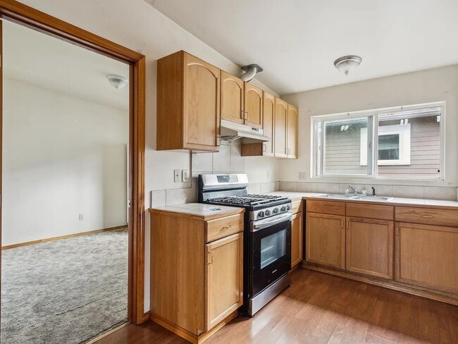 Building Photo - 4708 7th Ave NE Unit C