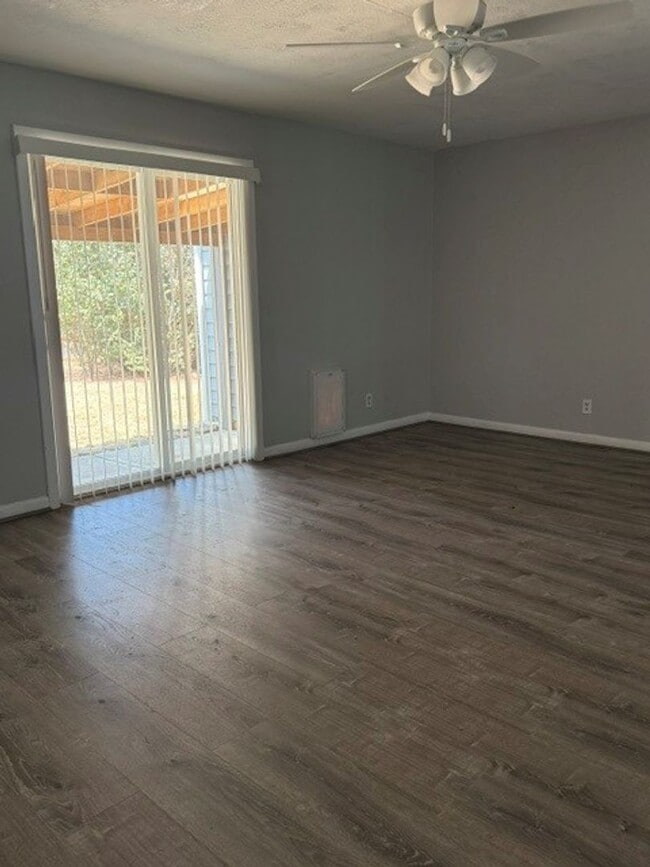 Photo - 3 Bedroom West Salem House w/ Large Fenced Backyard