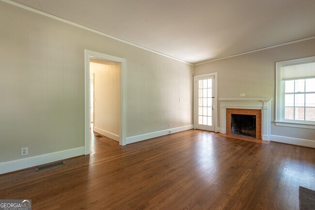 Photo - 208 Shadowmoor Dr