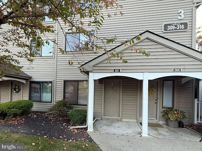 Building Photo - 313 Gregorys Way Unit CC0313
