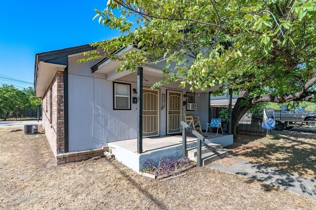 Photo - 1631 S 3rd St