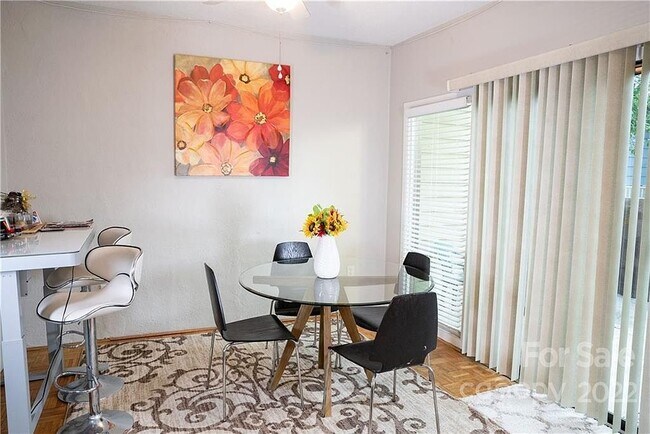 Photo - 414 W 8th St