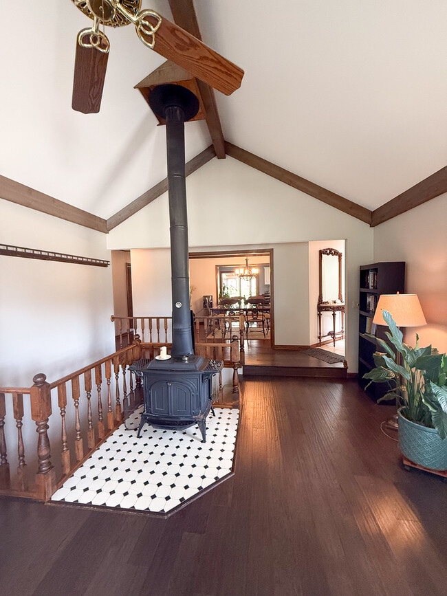 Photo - 557 Hardin Ave