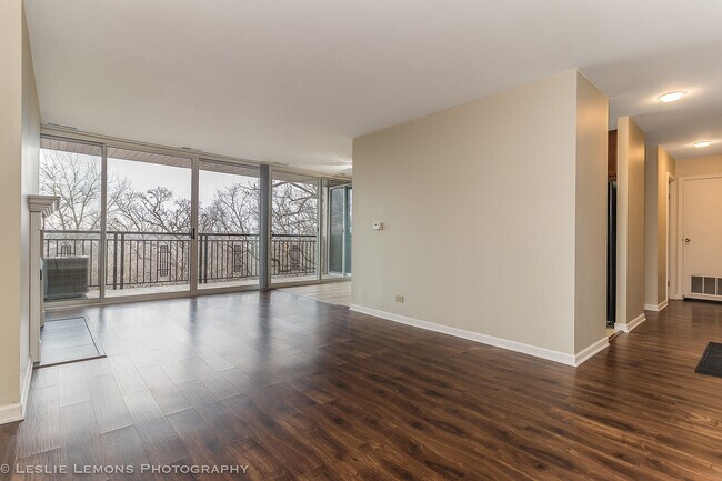 Photo - 5900 Oakwood Dr Unit 4D