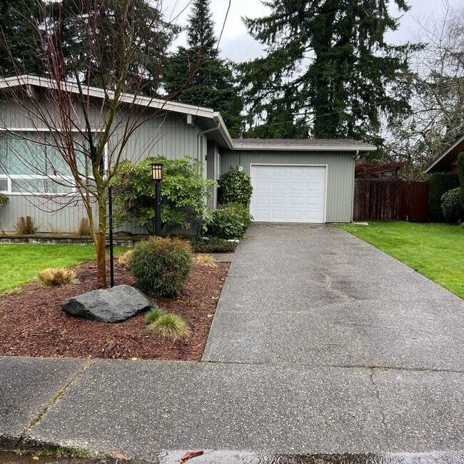 Building Photo - 3513 Hawthorne Pl SE