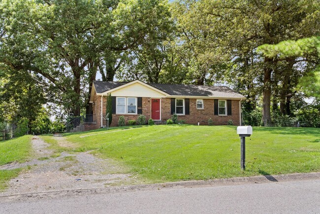 Photo - 3 Bedroom Pet Friendly Home For Rent!