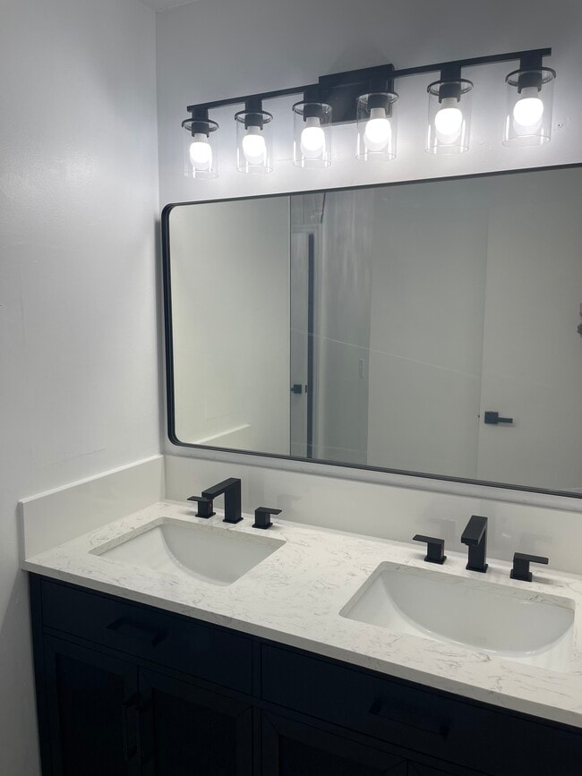 Photo - 843 SW Thrift Ave