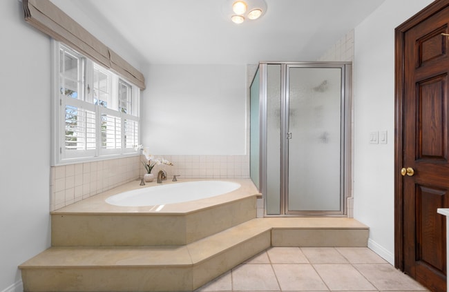 Photo - 16842 Harkness Cir