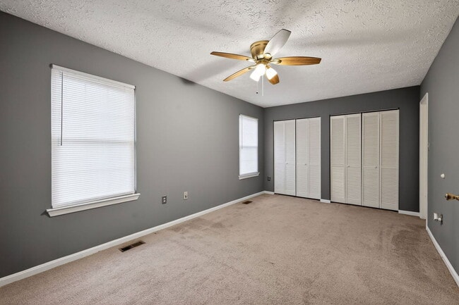 Photo - 2710 Red Oak Ln