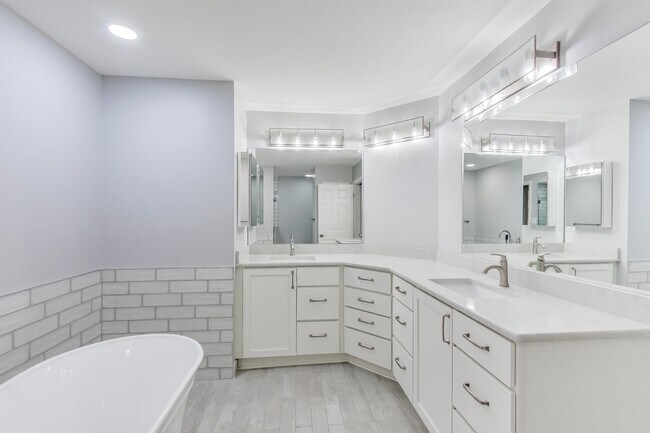 Photo - Spectacular 3 Bed + LOFT + 3.5 Bath- Custom Kitchen & Master Retreat w/ Beautiful Updates