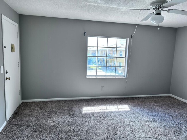 Building Photo - Excellent 1 Bed / 1 Bath located on Weatherly Condo at Central Park, Orlando