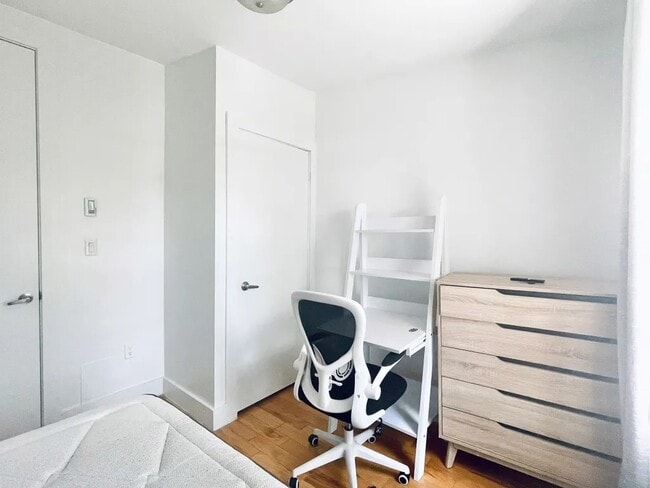 Photo - Furnished room/NOT APARTMENT Unit 3FL