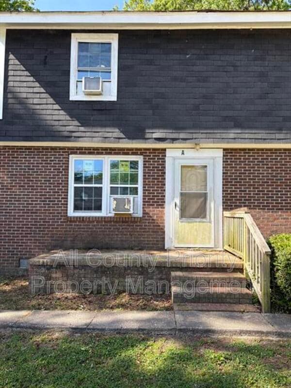 Building Photo - 1706 Carolina St E Unit A