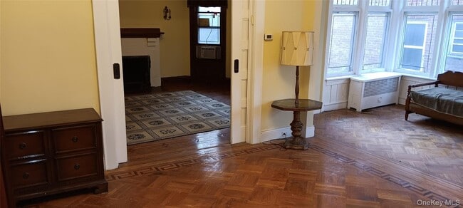 Photo - 84-36 Abingdon Rd