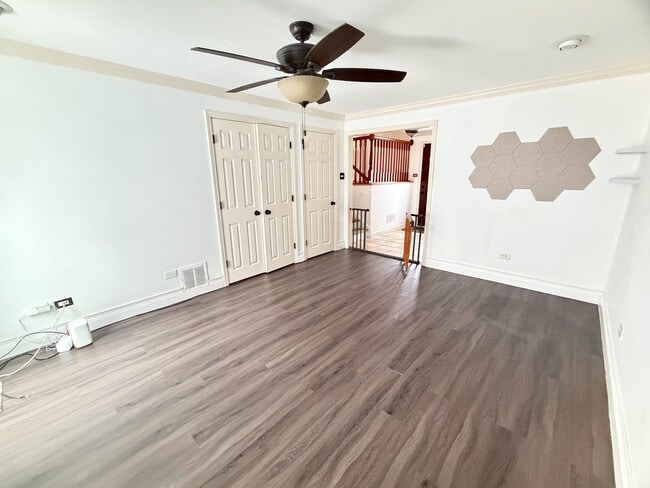 Family room - 113 N Fosket Dr