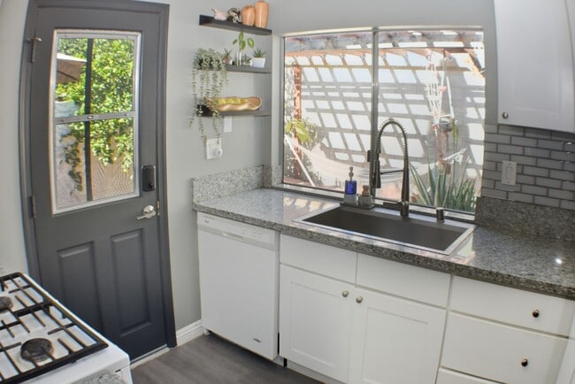 Photo - 14141 Paddock St