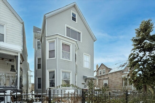 Building Photo - McLean Unit 3