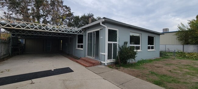 Photo - Anderson Home With Lots Of Character! 2 Bedroom 1 Bath With Carport and Shop